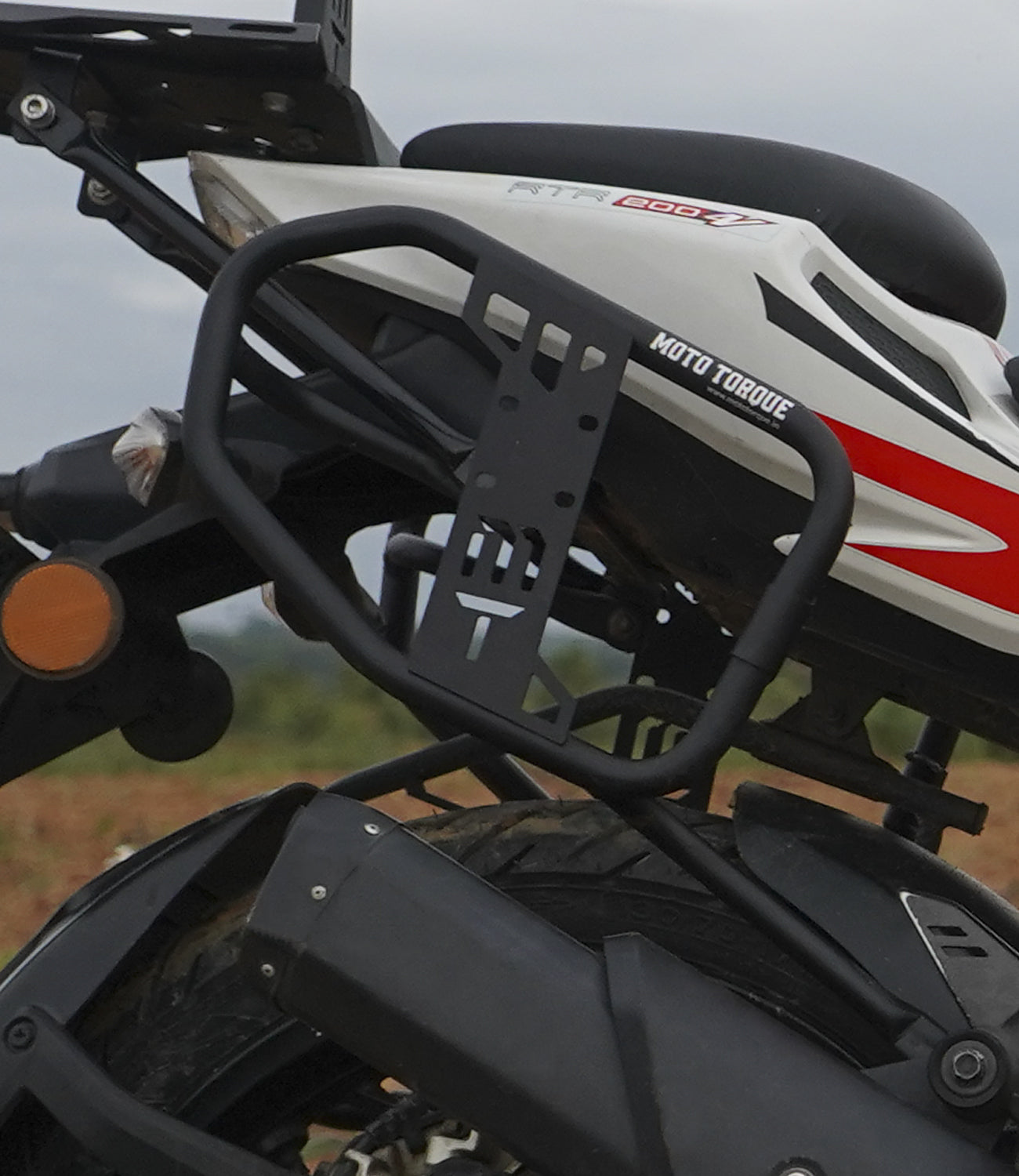 TVS Apache RTR 200 4v - Saddle Stay