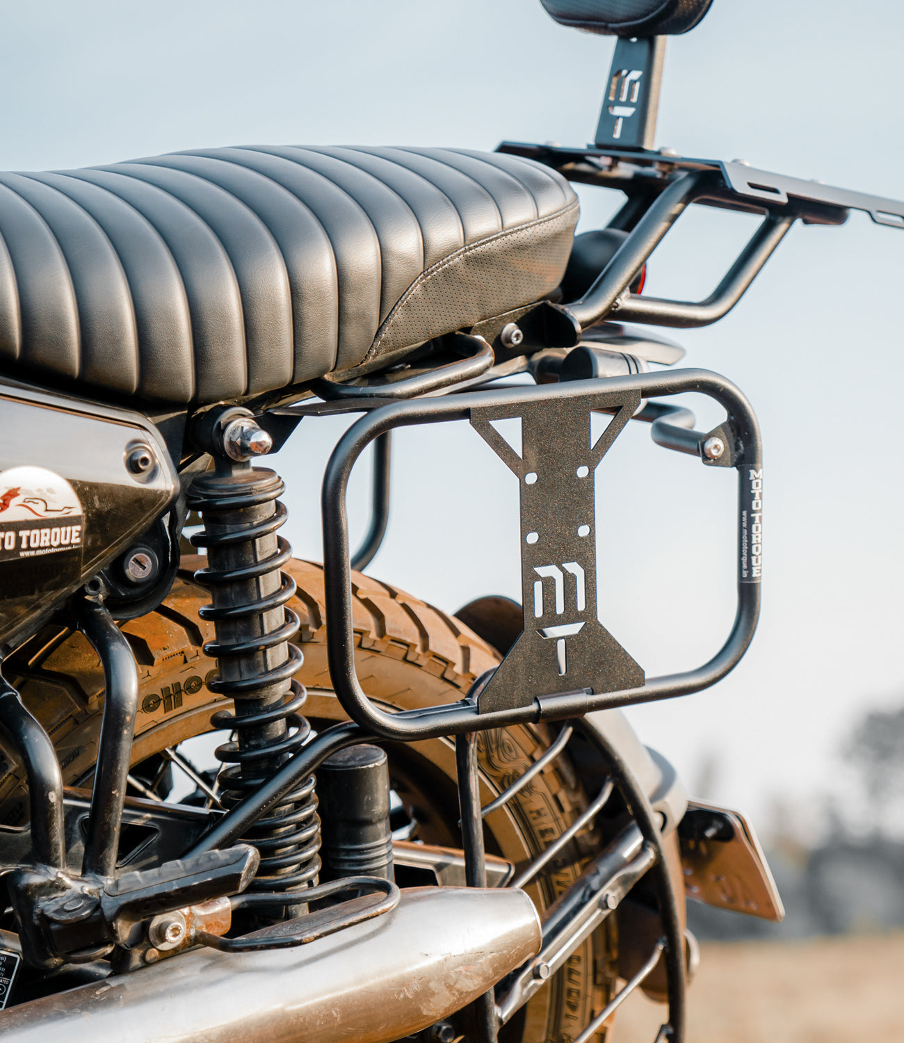 YEZDI SCRAMBLER - SADDLE STAY