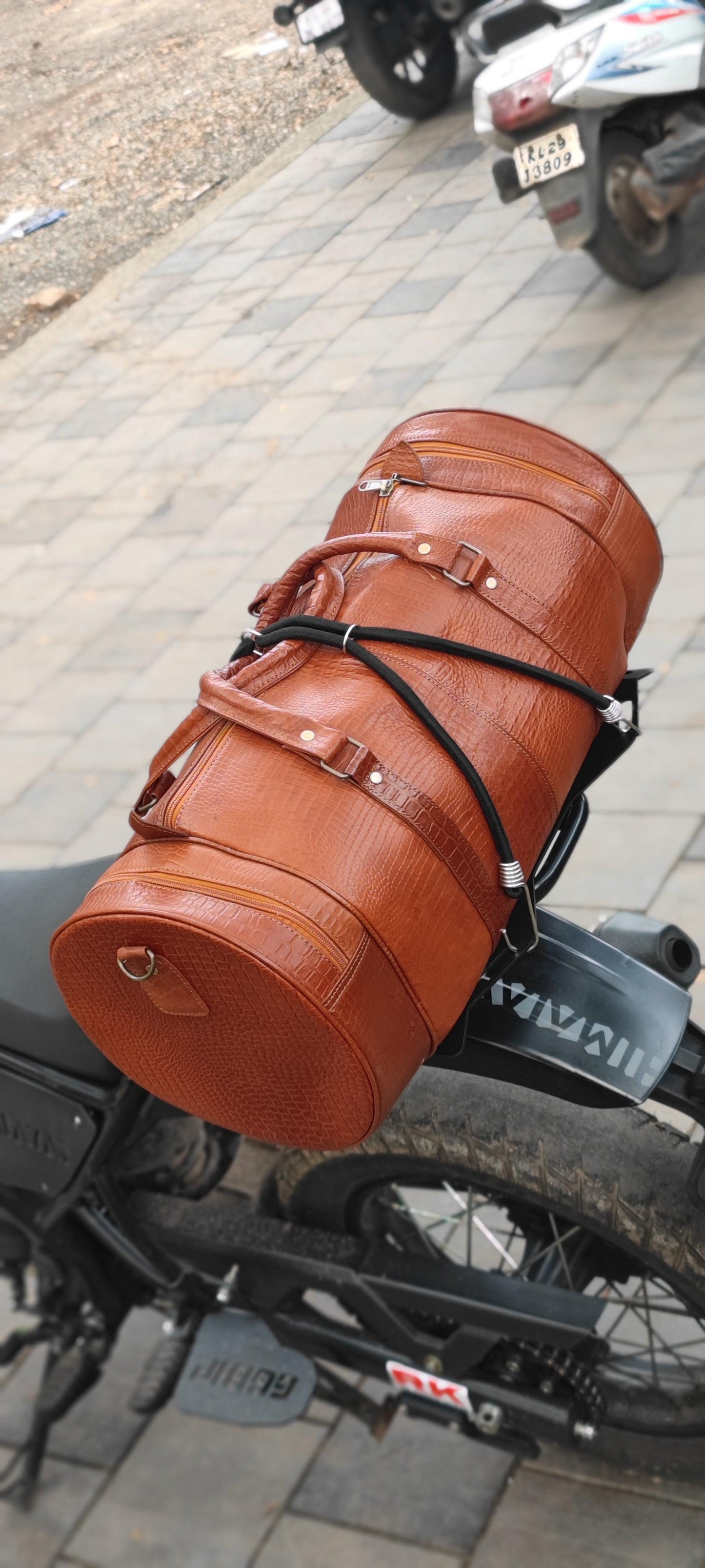 66Bhp duffle leather bag